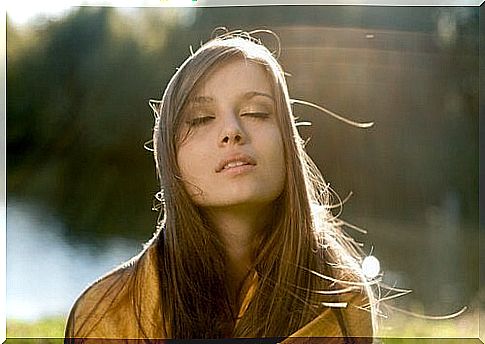 Girl enjoying the sun because living in the now is important to her