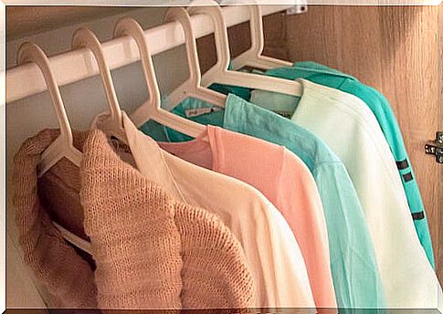 Organize your closet and create order in your mind