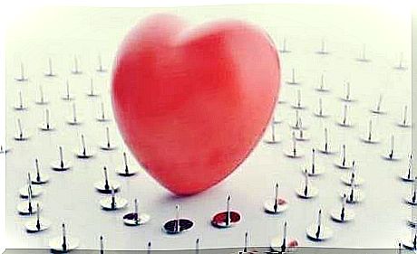 A heart balloon between the thumbtacks