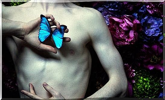 Man holding a blue butterfly